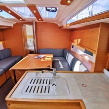 Dufour 390