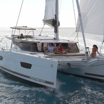 Fountaine Pajot Lucia 40