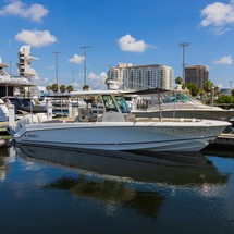 Boston Whaler 330 Outrage