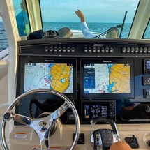 Boston Whaler 330 Outrage