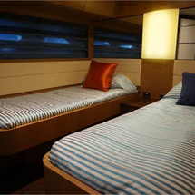 Pershing 90