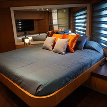 Pershing 90