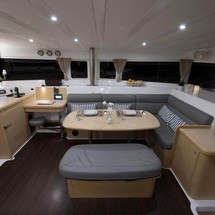 Lagoon 421