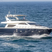 Uniesse 72