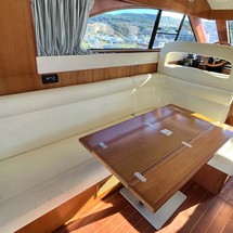 Cayman 42 fly