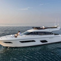 Ferretti 550