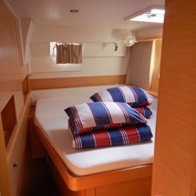 Lagoon 421