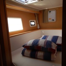Lagoon 421