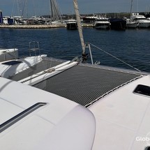 Lagoon 421