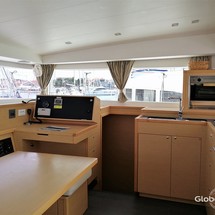 Lagoon 421