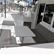 Lagoon 421