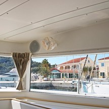 Lagoon 421