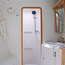 Lagoon 421