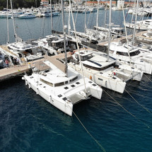 Lagoon 421