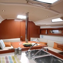 Beneteau Oceanis 37