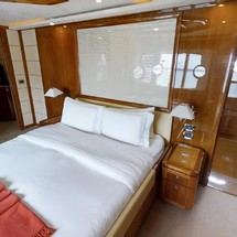 Ferretti 881