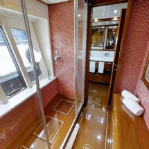 Ferretti 881
