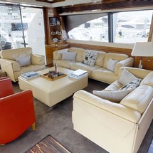 Ferretti 881