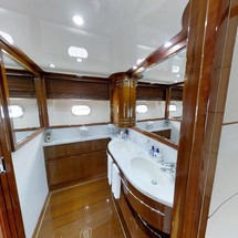 Ferretti 881