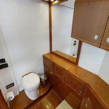 Ferretti 881