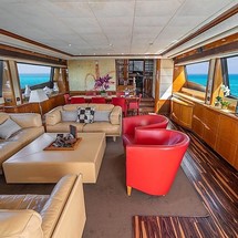 Ferretti 881