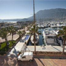 Quicksilver Activ 875 Sundeck