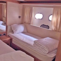 Ferretti 830