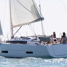 Dufour 390