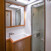 Lagoon 560