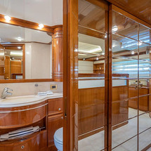 Ferretti 880