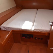 Beneteau Oceanis 38.1