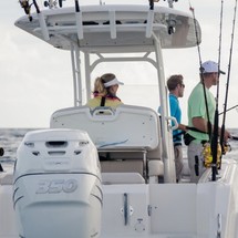 Boston Whaler 230 Outrage