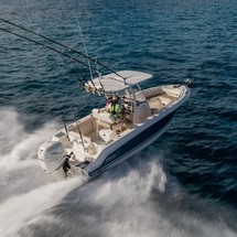 Boston Whaler 230 Outrage