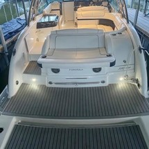 Formula 350 Crossover Bowrider