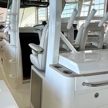 Boston Whaler 380 Outrage