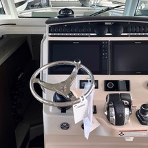 Boston Whaler 380 Outrage