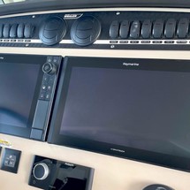 Boston Whaler 380 Outrage