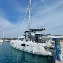 Lagoon 42