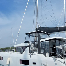 Lagoon 42