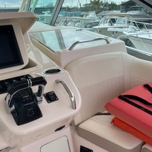 Grady-White Express 370