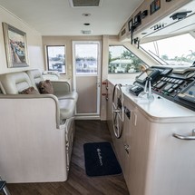 Hatteras 65