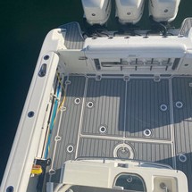 Boston Whaler 350 Outrage