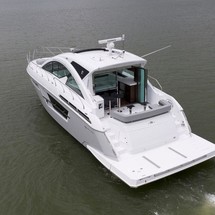 Cruisers Yachts 54 Cantius