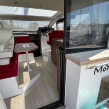 Sealine C330