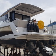 Sealine C330