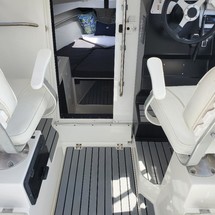 Robalo 2640 walkaround