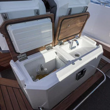 Axopar 28 Cabin