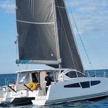 Axopar 37 C T-Top