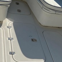 Pursuit 2870 center console