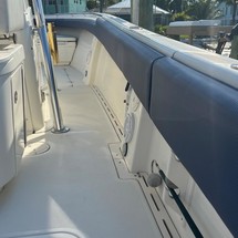 Pursuit 2870 center console